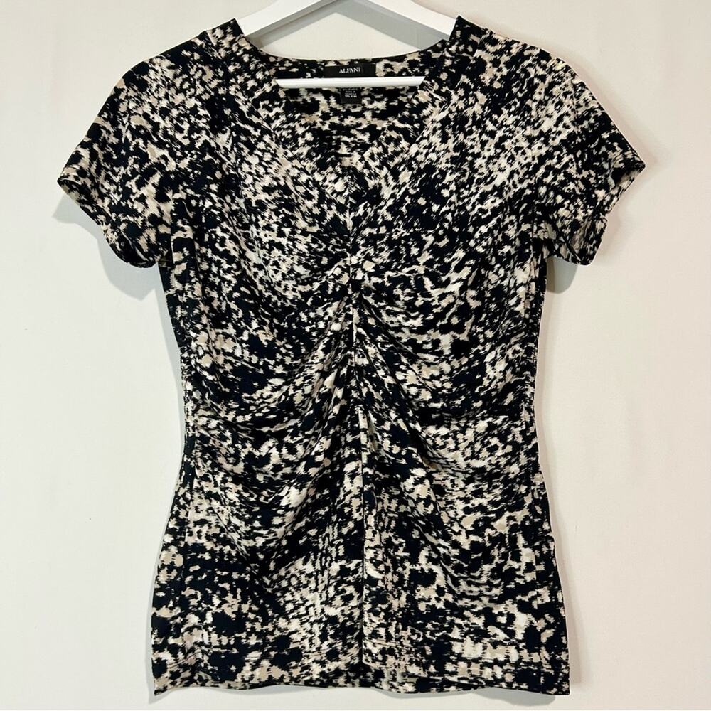Alfani Women’s V Neck Front Gather Print T Shirt Black Tan Size Small EUC